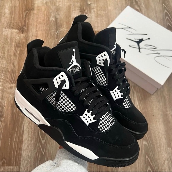 Air Jordan Retro 4 "White Thunder" - Picture 1 of 5